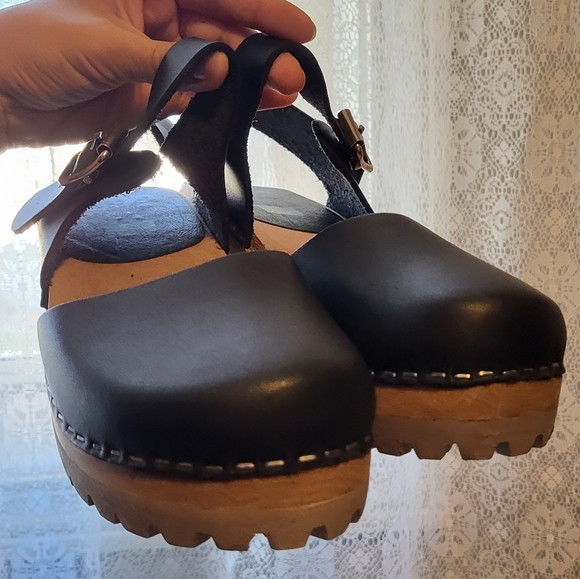 MIA Black Wooden & Leather Clogs - Picture 3 of 9